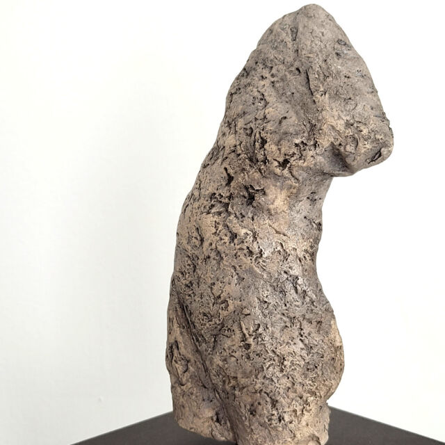 'Amun'
Figur/body 17 x 8 x 6 cm
Sockel/base 120 x 10 x 10 cm
Ton/clay
.
.
.
.
.
.
#figure #body #torso #sculpture #sculptureart #humansculpture #smallsculpture #modernsculpture #clay #clayart #clayartwork #figurativeart #mensch #torso #körper