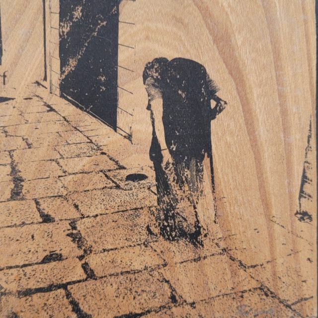 evening of life
photography installed floating on wood veneer
Lebensabend
Fotografie auf Holzfurnier
schwebend installiert
13 x 13 
.
.
.
.
.
.
#art #artonveneer #artonwood #photography #figure #smallart #oldpeople